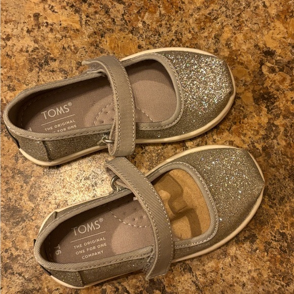 Tiny Toms Silver Iridescent Mary Jane Shoes Holiday Shoe I Size 6 - Picture 5 of 6